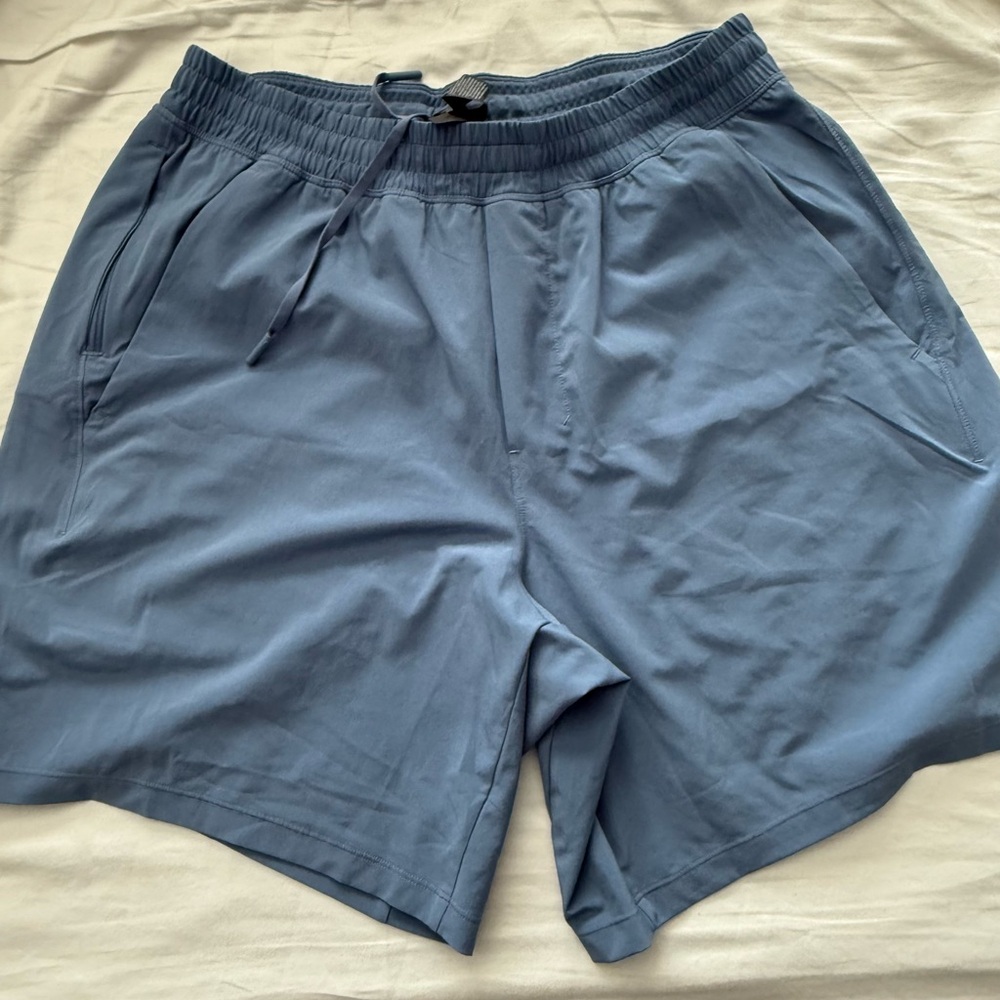 Mens Lululemon 7 inch pace breaker  Linerless- size large